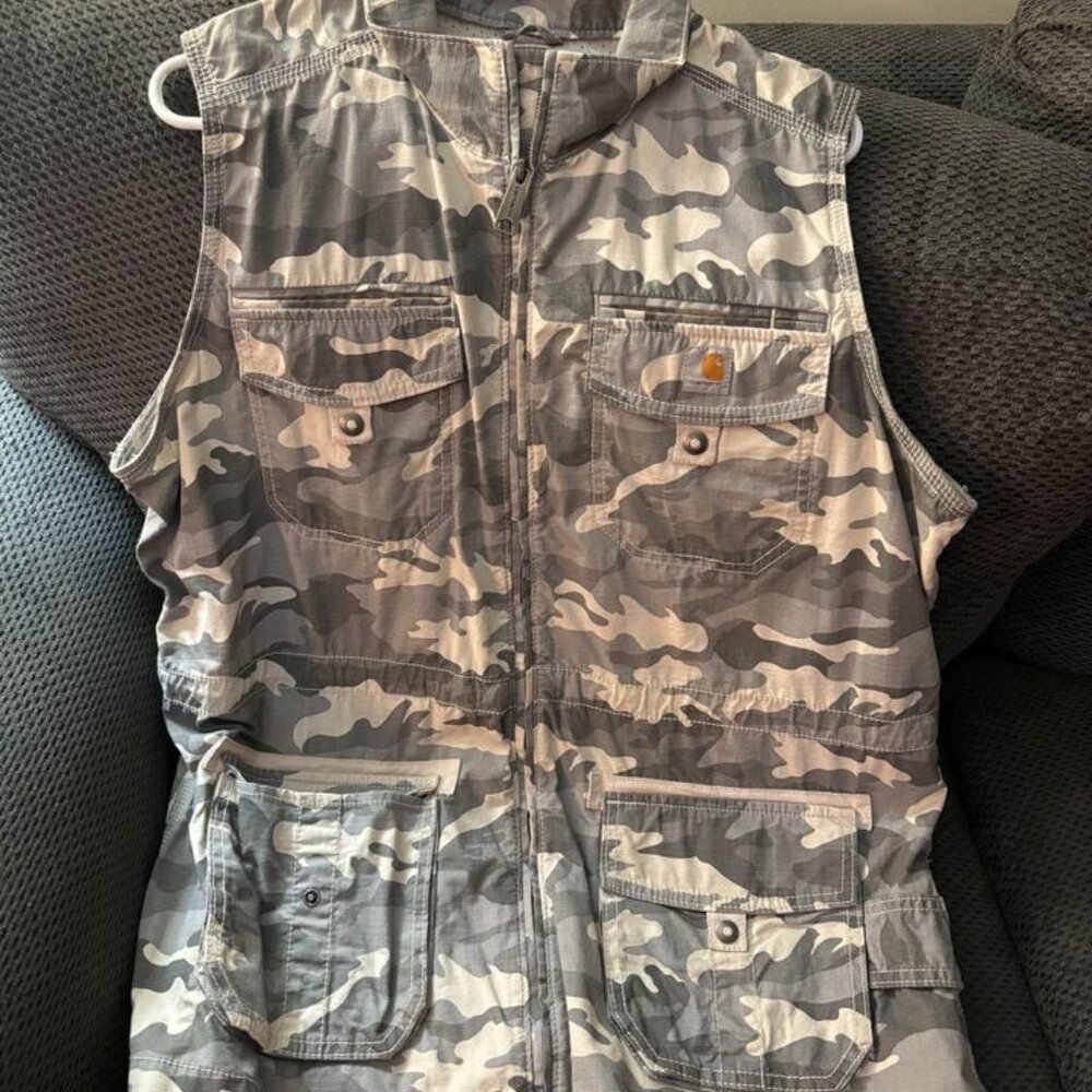 New without tags Carhartt ladies vest gray camo lots of pockets size XL 16/18